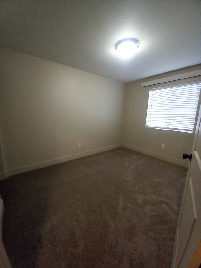 Building Photo - 310 Ella Ln
