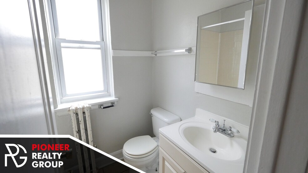 Building Photo - 2825 N Burling St