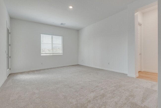 Building Photo - Single story in the exclusive master planned community of Heritage in Stonebridge!