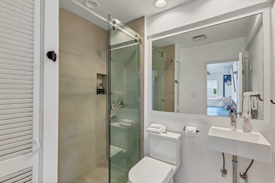 Building Photo - 2231 N Wayne Ave