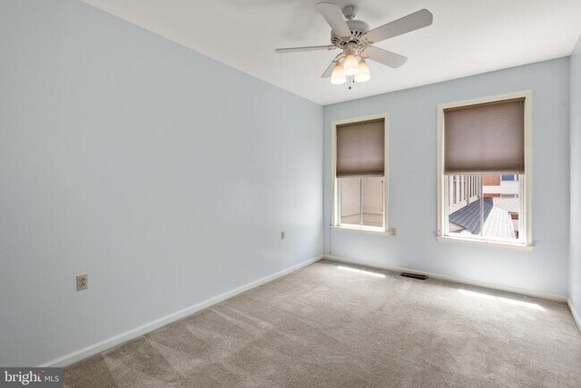 Building Photo - 133 N Bread St