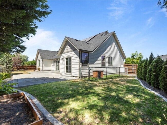 Building Photo - 617 Esperanza Ct