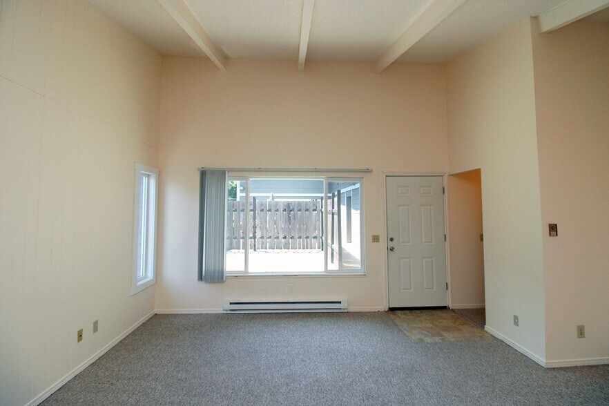 Building Photo - 6214 SE 51st Ave