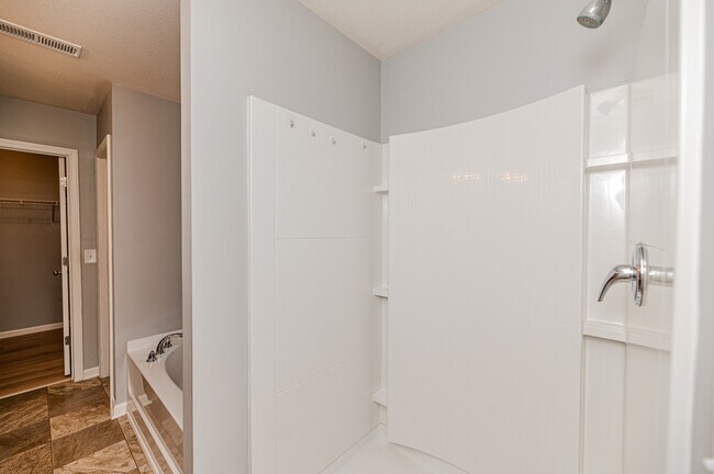 Building Photo - 2441 Westgate Dr