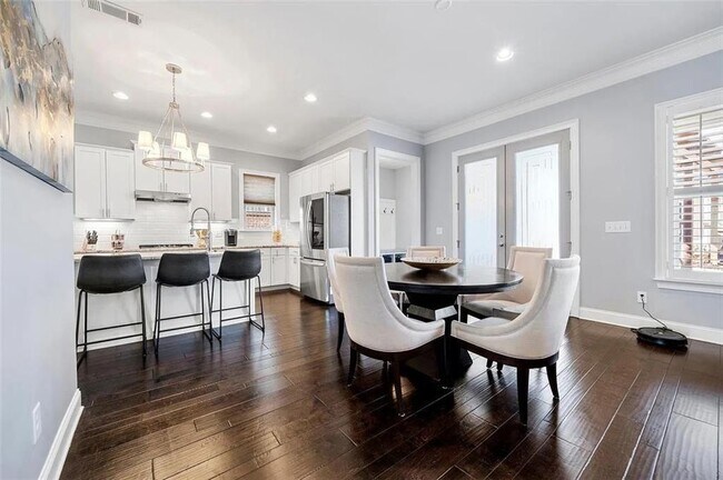 Building Photo - 3165 Oakdale Rd