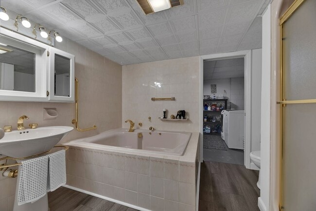 Building Photo - 6112 Frontier Ct