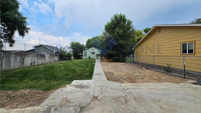 Building Photo - Adorable Home Near NNU!