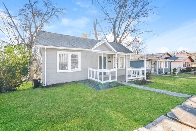 Building Photo - 1833 31st St Ensley