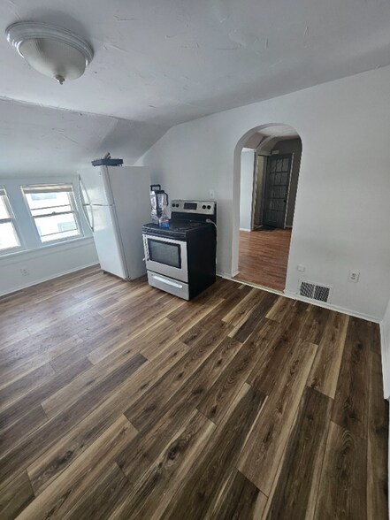 Building Photo - 3209 Saratoga Ave