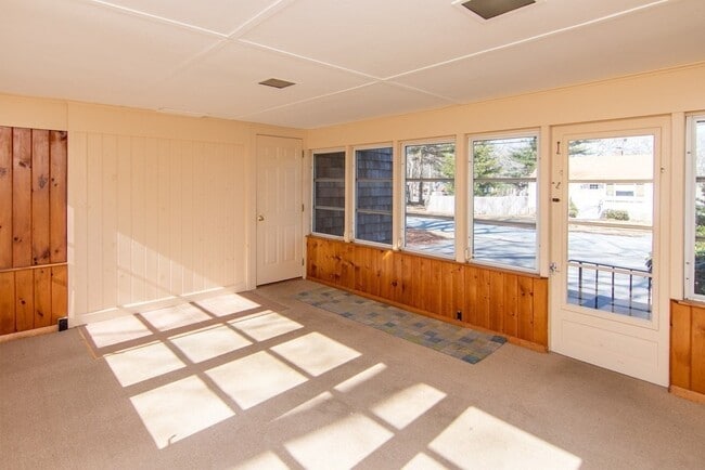 Building Photo - 98 Hillcrest Dr