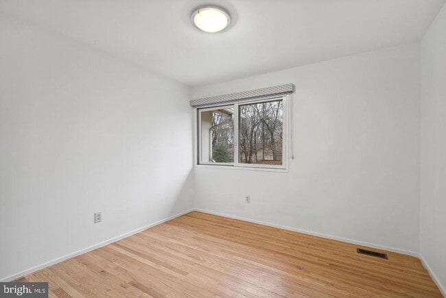 Building Photo - 7700 Hamilton Spring Rd