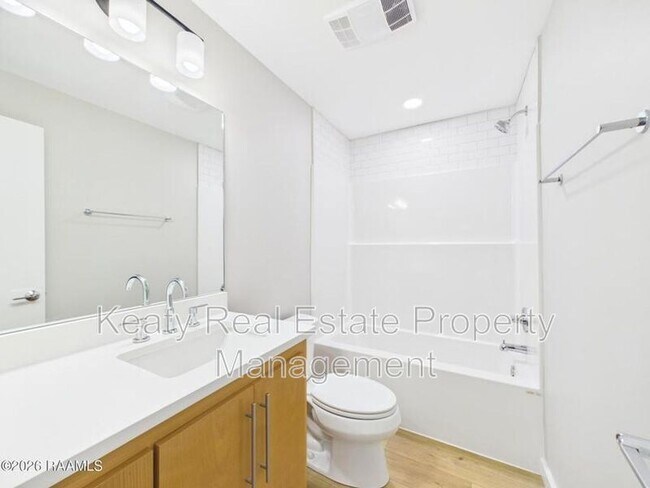 Building Photo - 1120S Washington Street - Unit 201