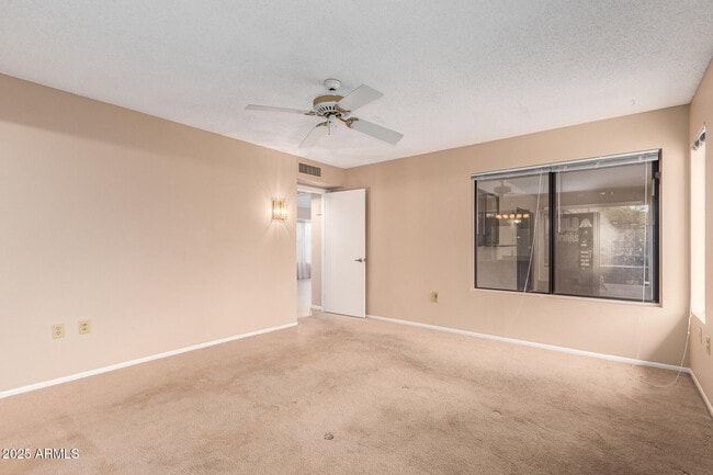 Building Photo - 13722 W Gable Hill Dr