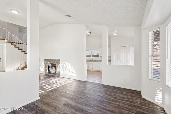 Building Photo - 7209 S Avenida Del Nopal
