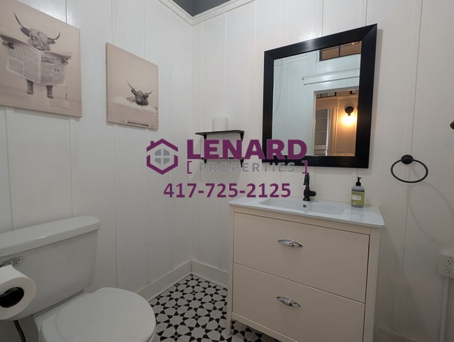 Building Photo - Beautiful And Spacious 3 Bedroom Home!