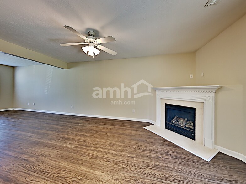 Building Photo - 4417 Oakbank Ln