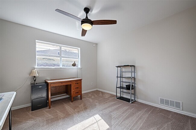 Building Photo - 2504 Burnett Dr