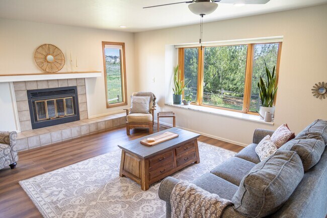 Building Photo - 14445 River Oaks Dr