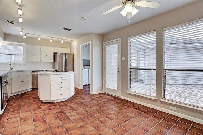 Building Photo - 11530 Ella Lee Dr