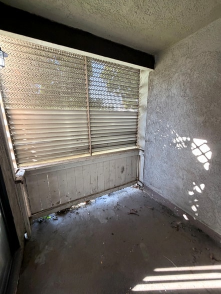 Building Photo - 360 N San Antonio Ave