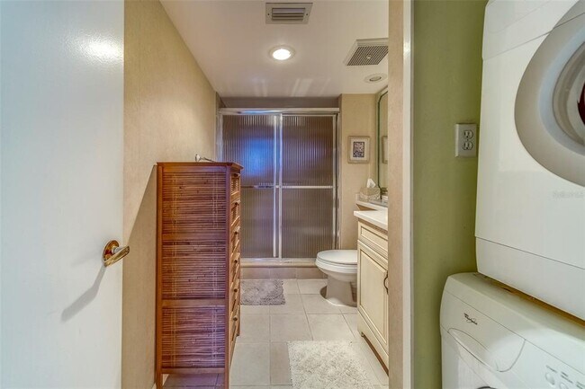 Building Photo - 400 Island Way