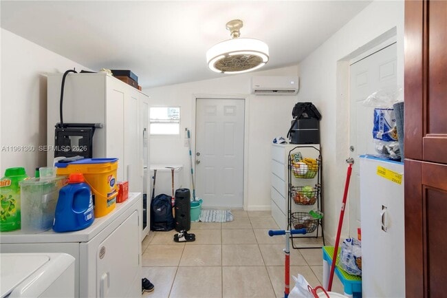 Building Photo - 11535 Lincoln Blvd