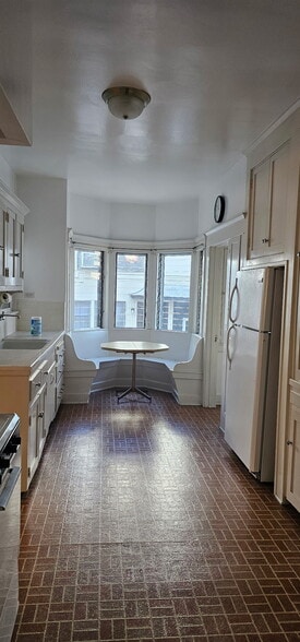 Breakfast nook - 218 1/2 N Kenmore Ave