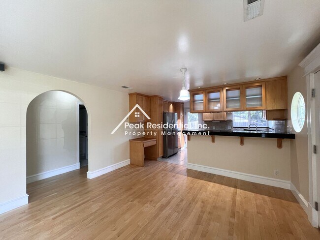 Building Photo - 6101 Mariposa Ave