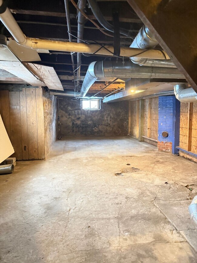 Building Photo - 1627-1629 W 8th Street