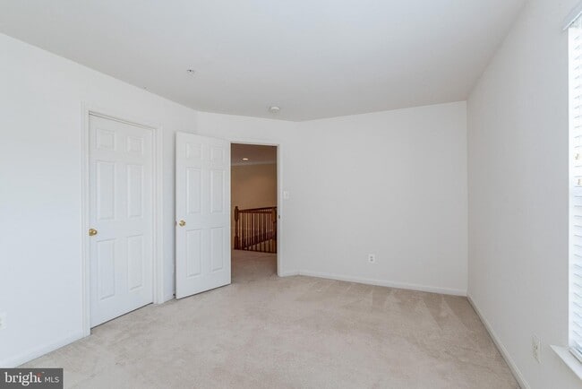 Building Photo - 415 Granville Ct