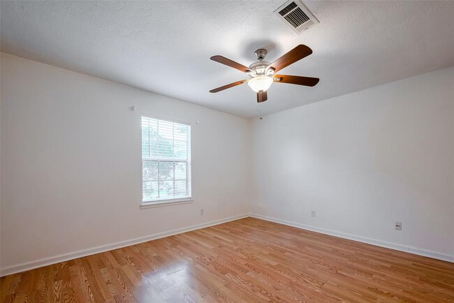 Building Photo - 11926 Osage Park Dr