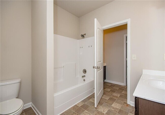 Building Photo - 7490 Silk Tree Pointe