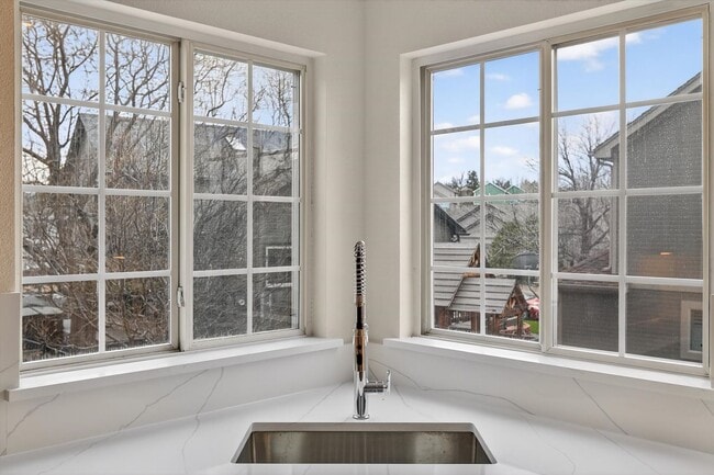 Building Photo - Stunning 5-BD 4-BA Outlook Home with Flatirons Views & Finished Basement