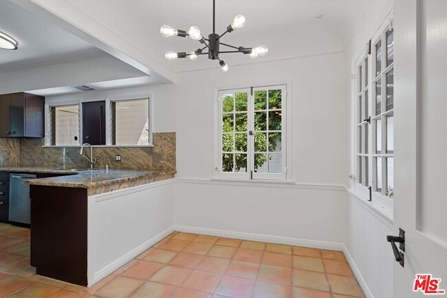 Building Photo - 366 S Crescent Heights Blvd