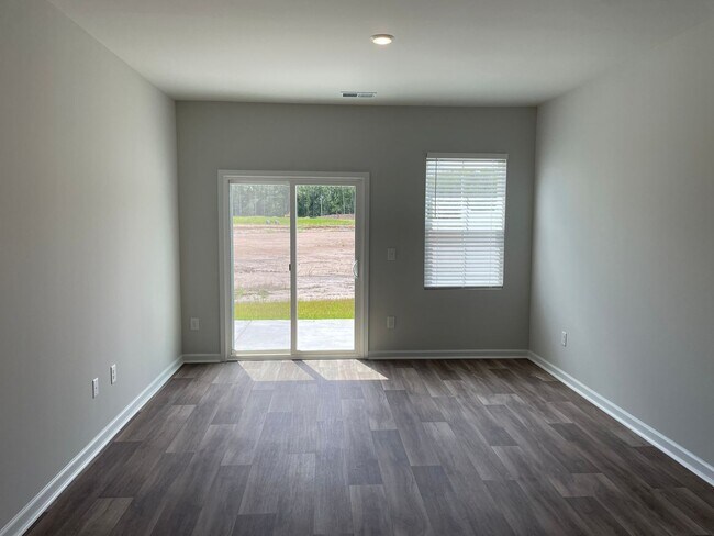 Building Photo - 2114 Northwest Dr