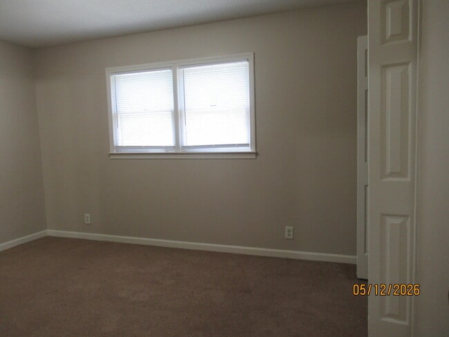 Building Photo - 170 Gertrude Dr