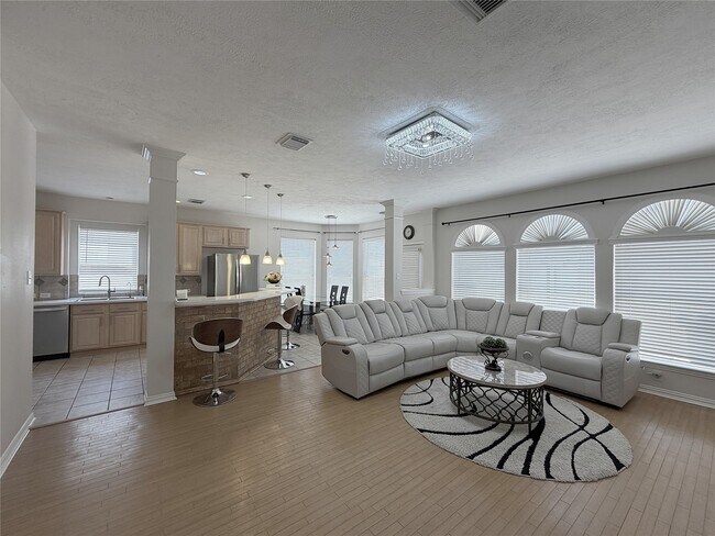 Building Photo - 3822 Shady Harbor Dr