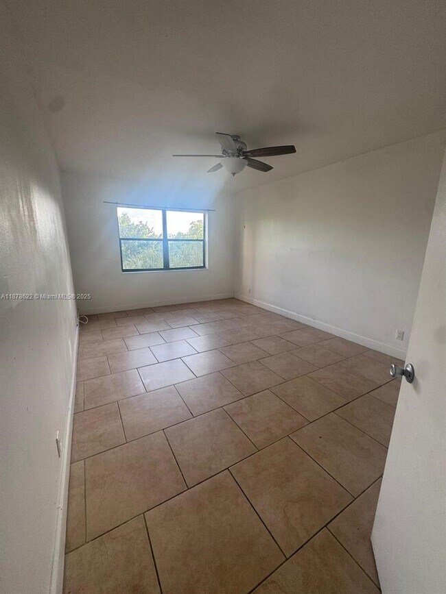 Building Photo - 8290 Lake Dr