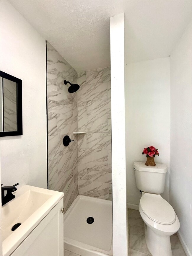 Building Photo - 9350 Guywood St