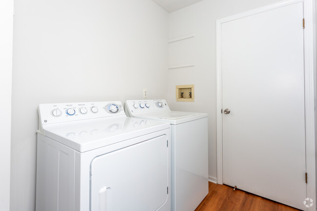 Laundry Room - Covington Club Luxury Homes