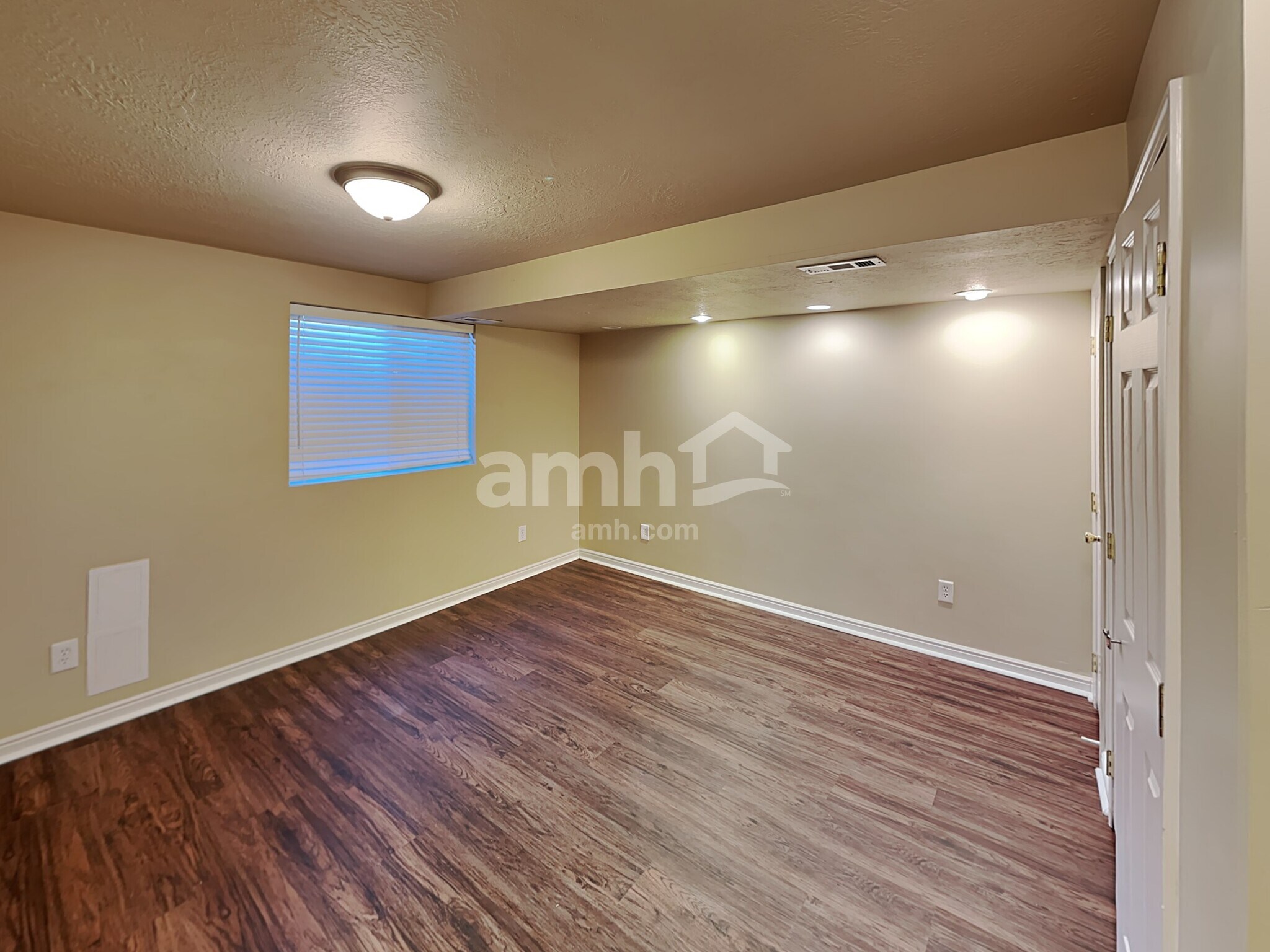 Building Photo - 308 S 1050 E
