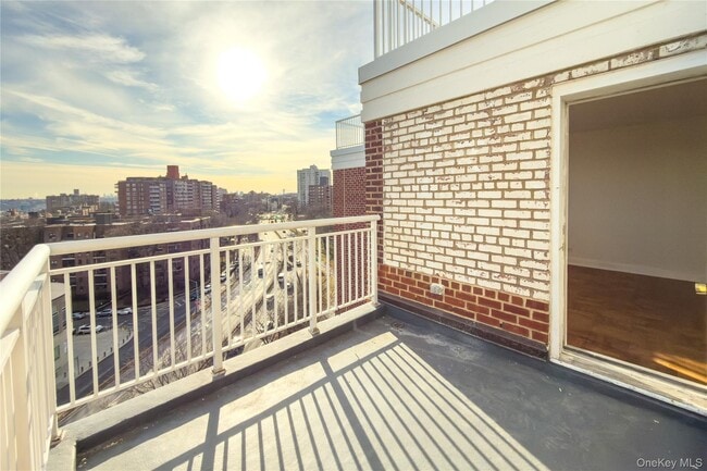 Building Photo - 3725 Henry Hudson Pkwy W