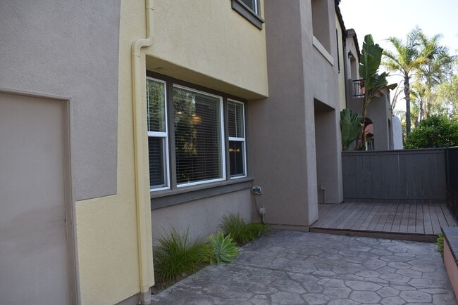 Building Photo - 3 Bedroom 2.5 Bath Townhome in Gated Community of Courtyards at Escala- Mission Valley