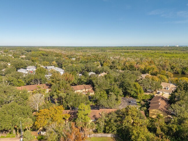 Building Photo - Beautiful Two-Story Townhome in Ormond Beach