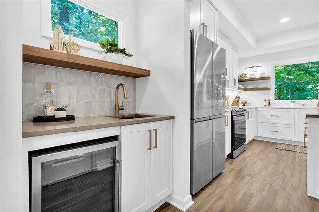 Building Photo - 3882 The Ascent NE