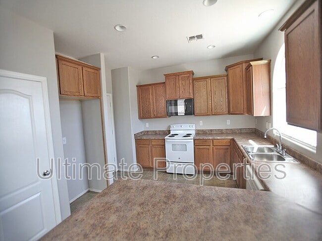 Building Photo - 8759 W Washington St