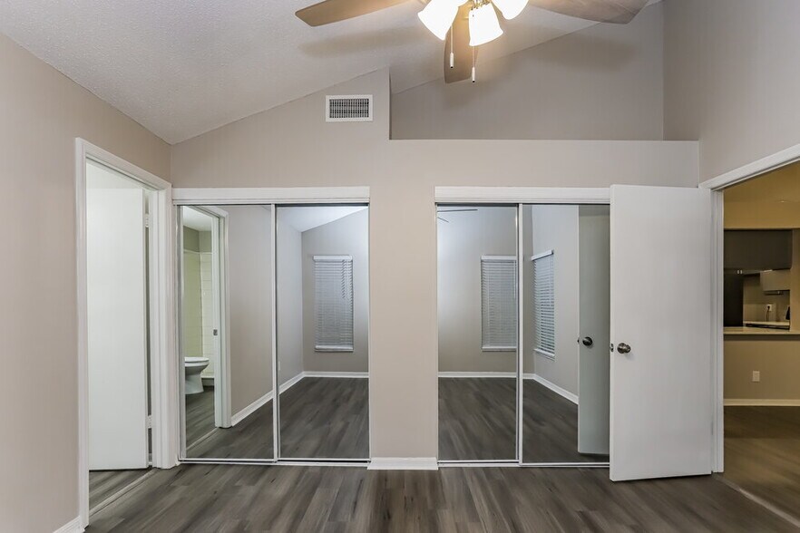 Building Photo - 12832 Dunhill Dr