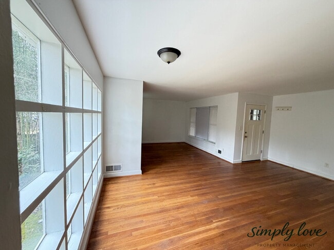 Building Photo - 4526 Albion Rd