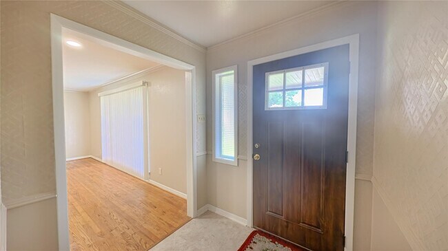 Building Photo - 3727 Woodvalley Dr
