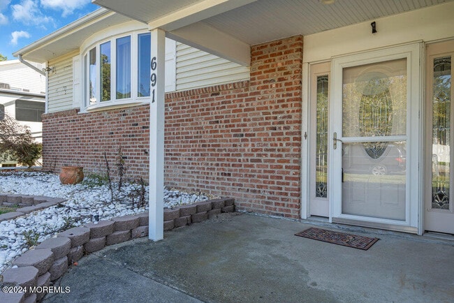 Building Photo - 691 Sussex Ct